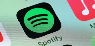 Apple дозволяє Spotify продавати аудіокниги в додатку: новий етап у боротьбі за цифрову свободу