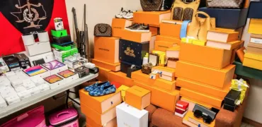 Сумки iPad і Fendi серед викрадених пакетів