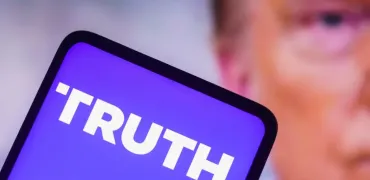 Truth+: нова стримінгова платформа Дональда Трампа — рай для прихильників теорій змови