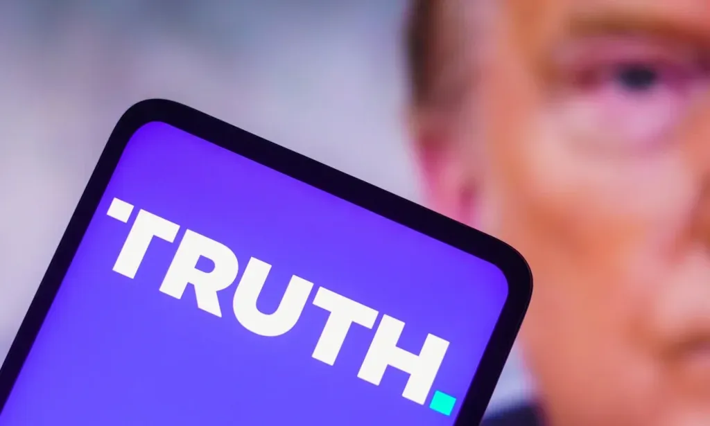Truth+: нова стримінгова платформа Дональда Трампа — рай для прихильників теорій змови