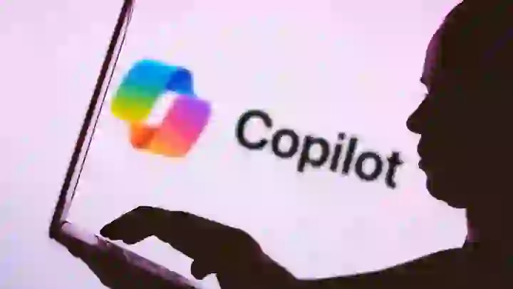 Microsoft називає Copilot розвагою і дивує ринок