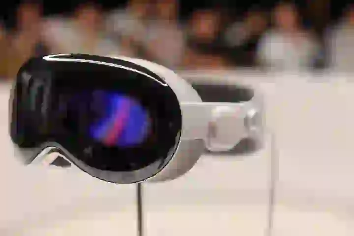 OpenAI переманює керівника Vision Pro і готує власну AI-революцію
